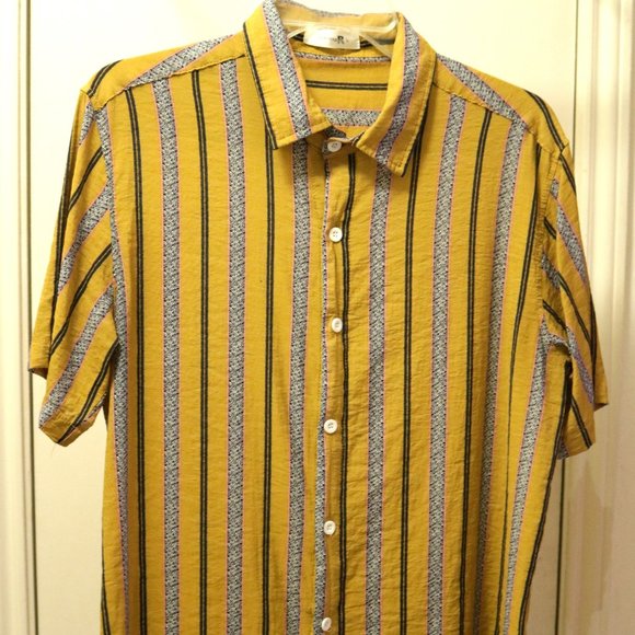Juniors Large Button Down Short Sleeve Shirt - Picture 1 of 3